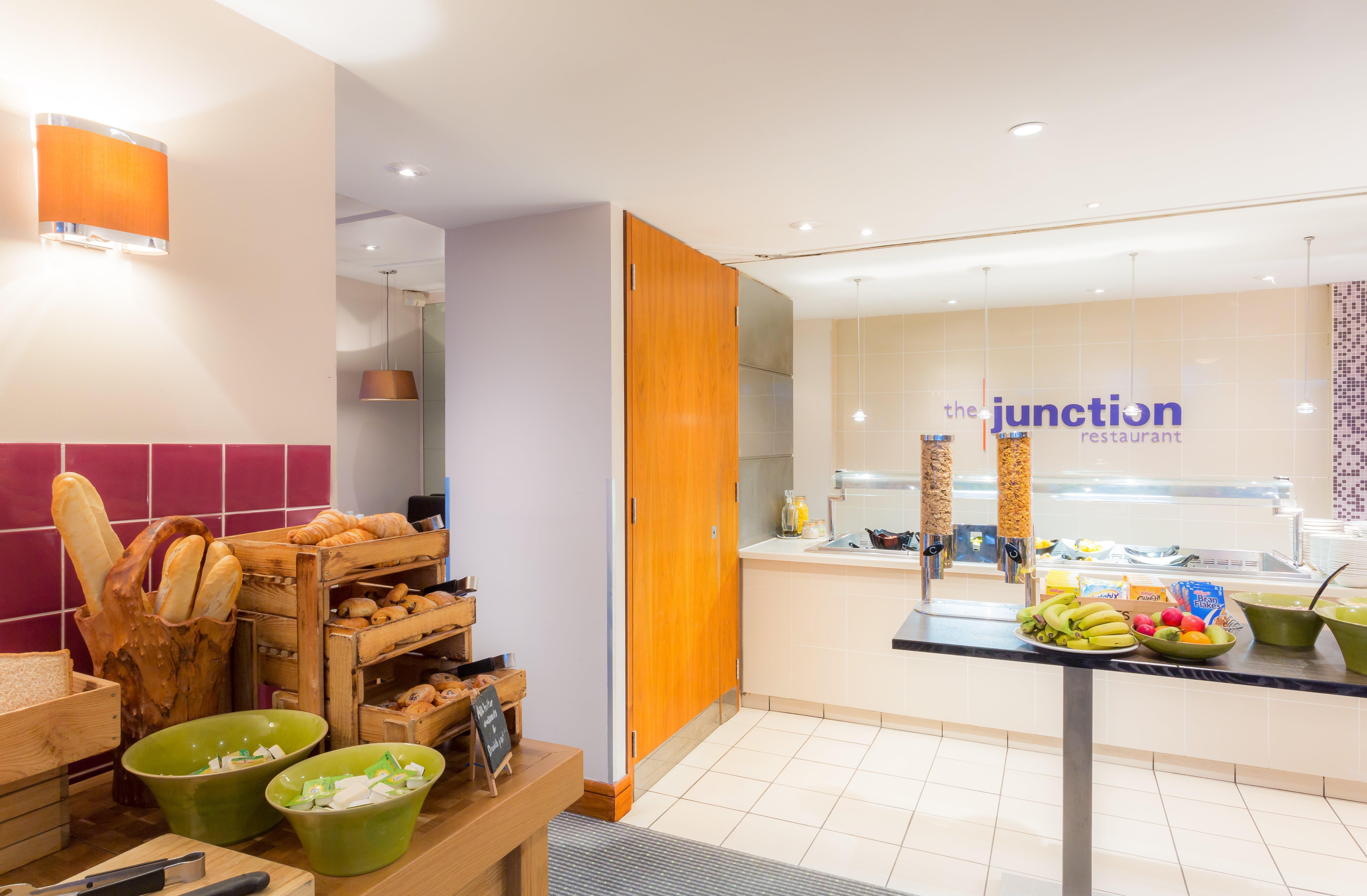 Holiday Inn Cambridge By Ihg Girton  Экстерьер фото