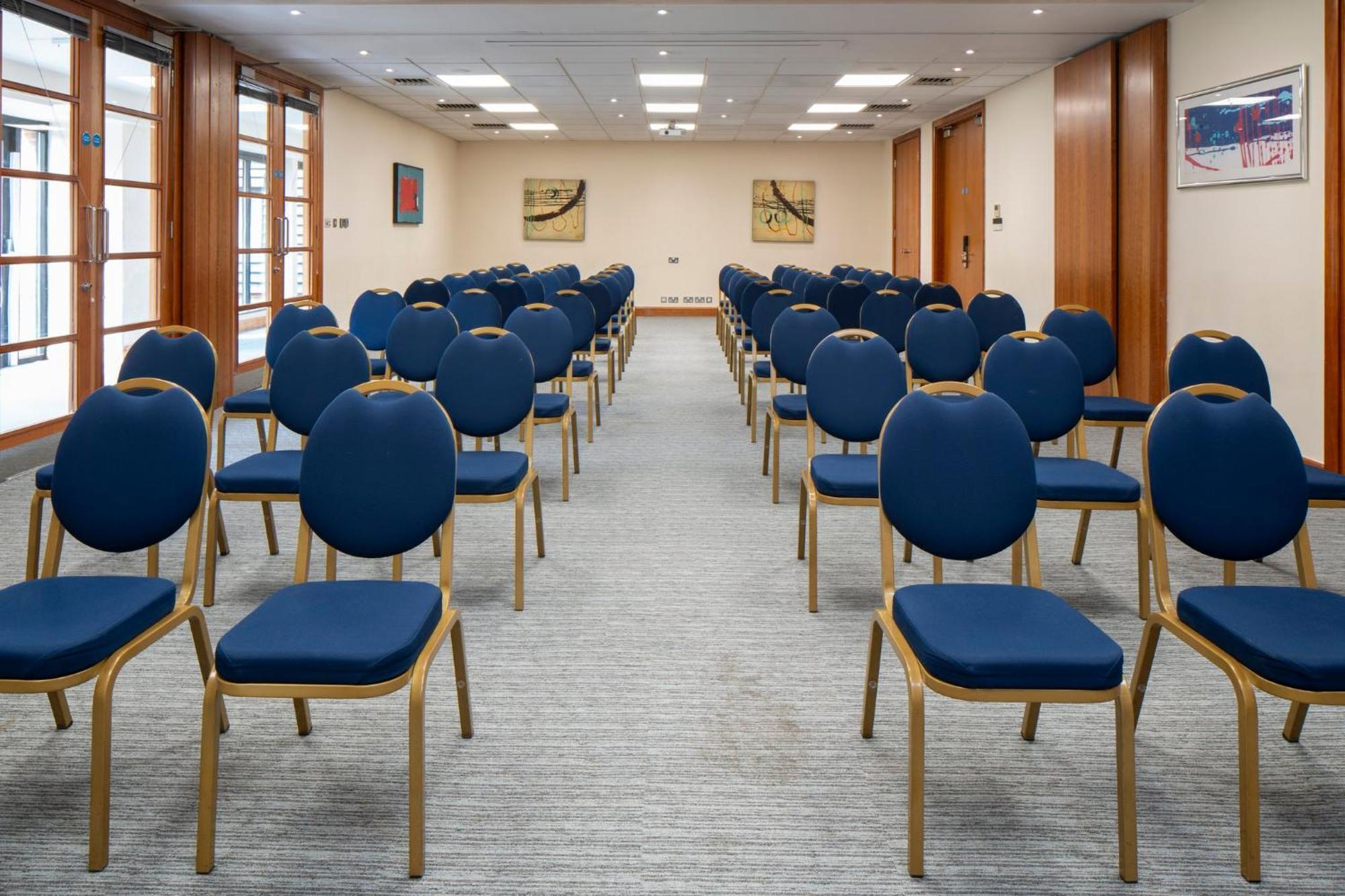 Holiday Inn Cambridge By Ihg Girton  Экстерьер фото