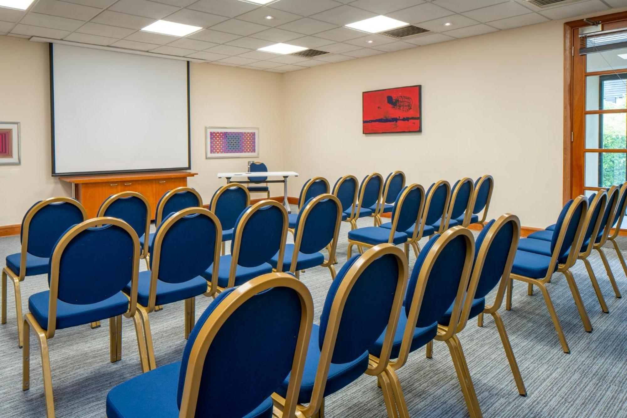 Holiday Inn Cambridge By Ihg Girton  Экстерьер фото